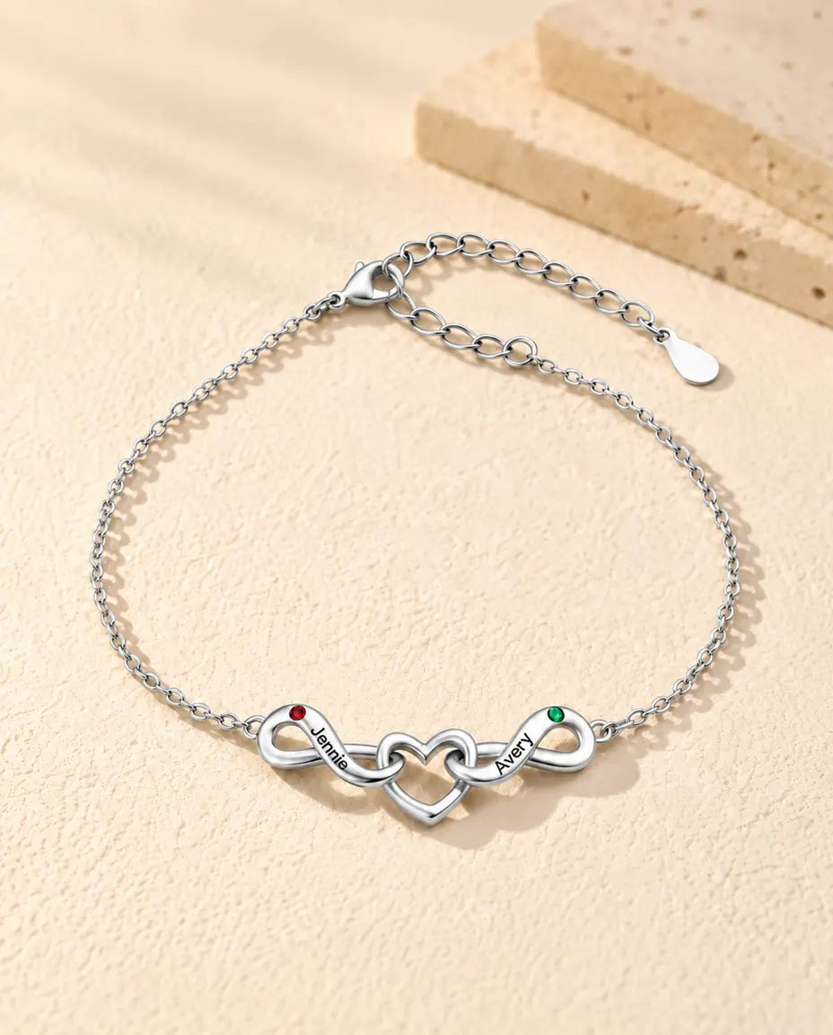 Bracelet Infini Personnalisé 2 Prénoms - deux boucles infinies autour d'un cœur - vue de face