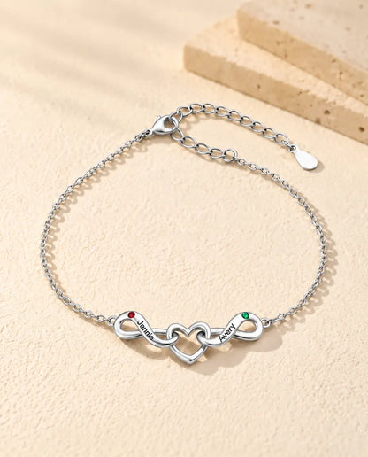 Bracelet Infini Personnalisé 2 Prénoms - deux boucles infinies autour d'un cœur - vue de face
