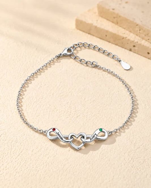 Bracelet Infini Personnalisé 2 Prénoms - deux boucles infinies autour d'un cœur - vue de face