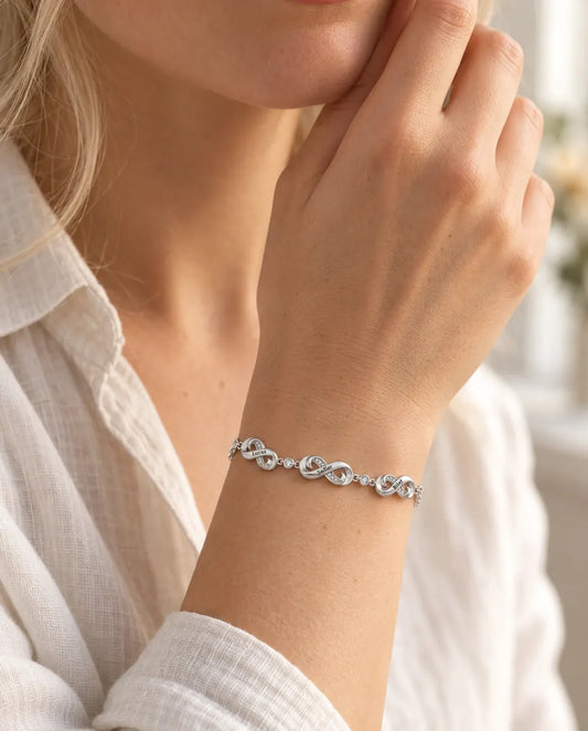Bracelet Infini Prénom Personnalisé de 1 à 5 Prénoms - Charms Infini Gravés avec Zircons, Cadeau Famille ou Maman, Argenté