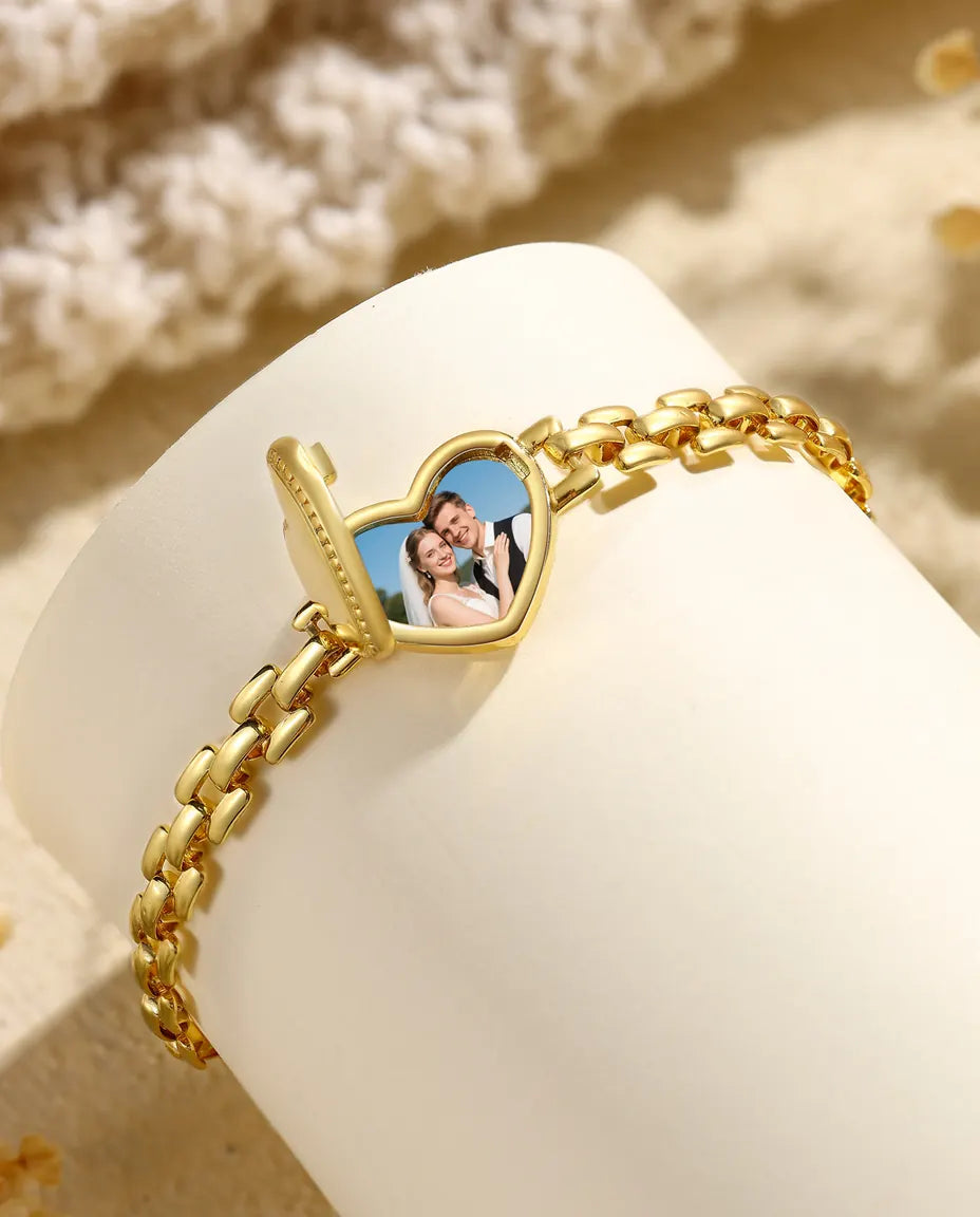 Bracelet médaillon cœur personnalisé avec 2 photos – maille dorée style bracelet de montre, cadeau pour elle