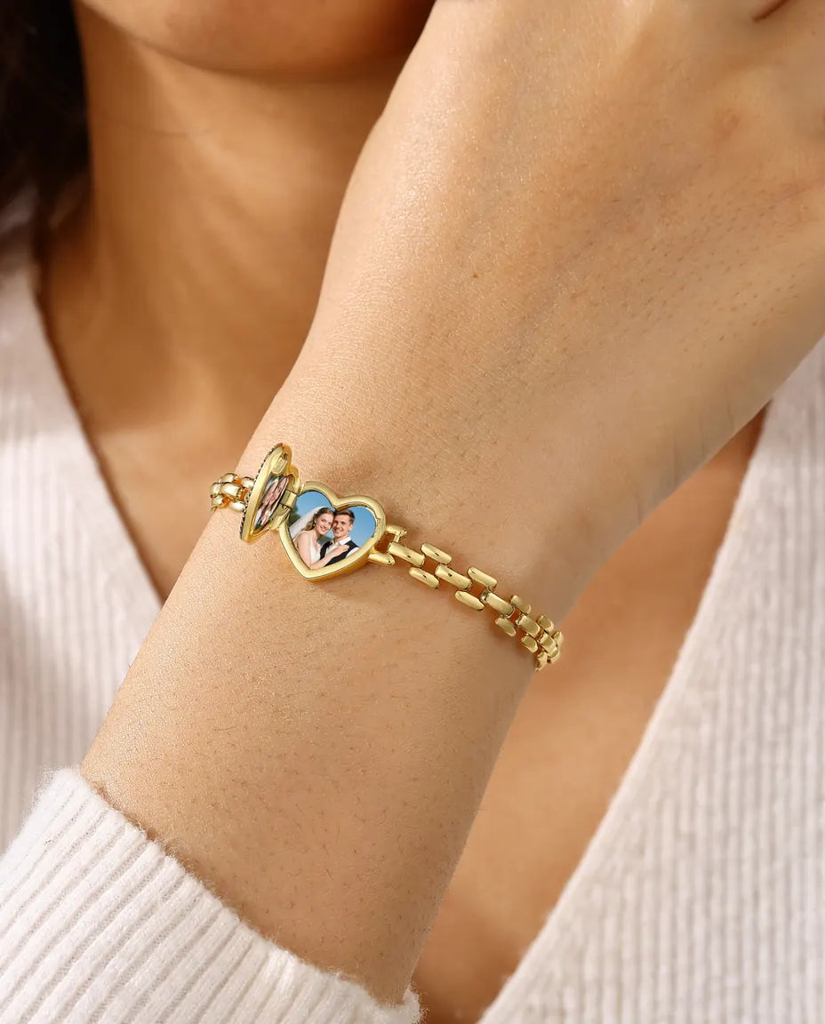 Bracelet médaillon cœur personnalisé avec 2 photos – maille dorée style bracelet de montre, cadeau pour elle
