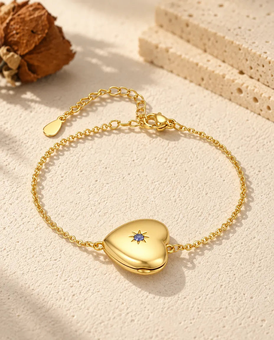 Bracelet médaillon cœur couleur or personnalisé, pierre de naissance sertie dans une étoile sur le devant
