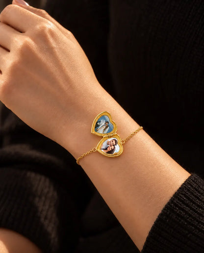Femme portant le bracelet médaillon cœur ouvert sur deux photos