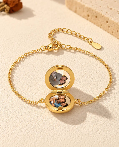Bracelet médaillon rond ouvert, avec deux photos à l’intérieur