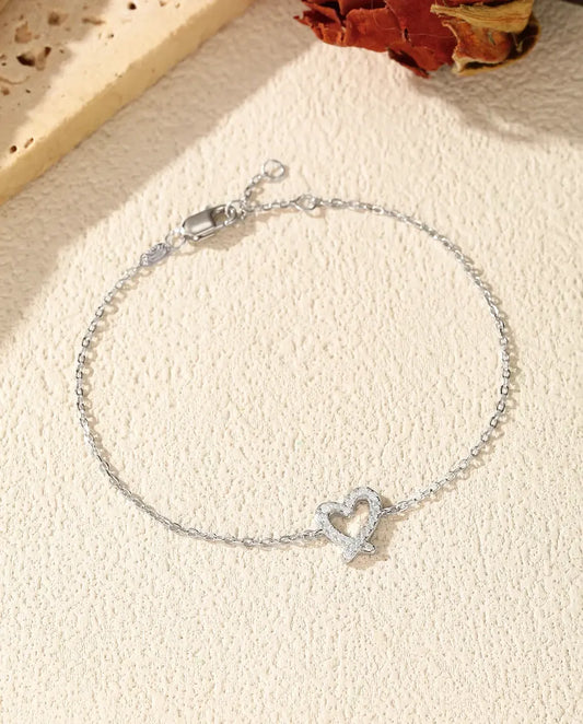 Bracelet Moissanite Cœur Ouvert en argent 925 – charm cœur irrégulier couleur D, fine chaîne à maillons
