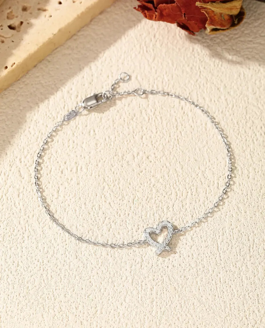 Bracelet Moissanite Cœur Ouvert en argent 925 – charm cœur irrégulier couleur D, fine chaîne à maillons