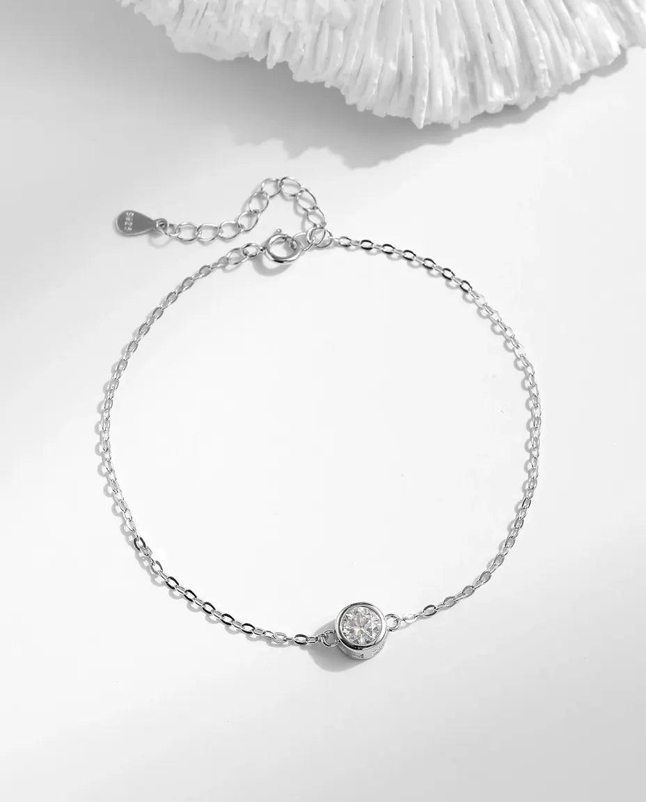Bracelet moissanite solitaire 0,5 ct – pierre ronde couleur D sertie clos en argent 925, chaîne réglable