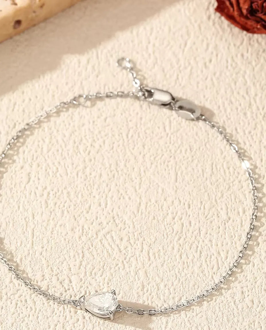 Bracelet Moissanite Taille Poire - 0,80 ct couleur D, 5 x 7 mm, chaîne fine 16+3 cm en argent sterling 925