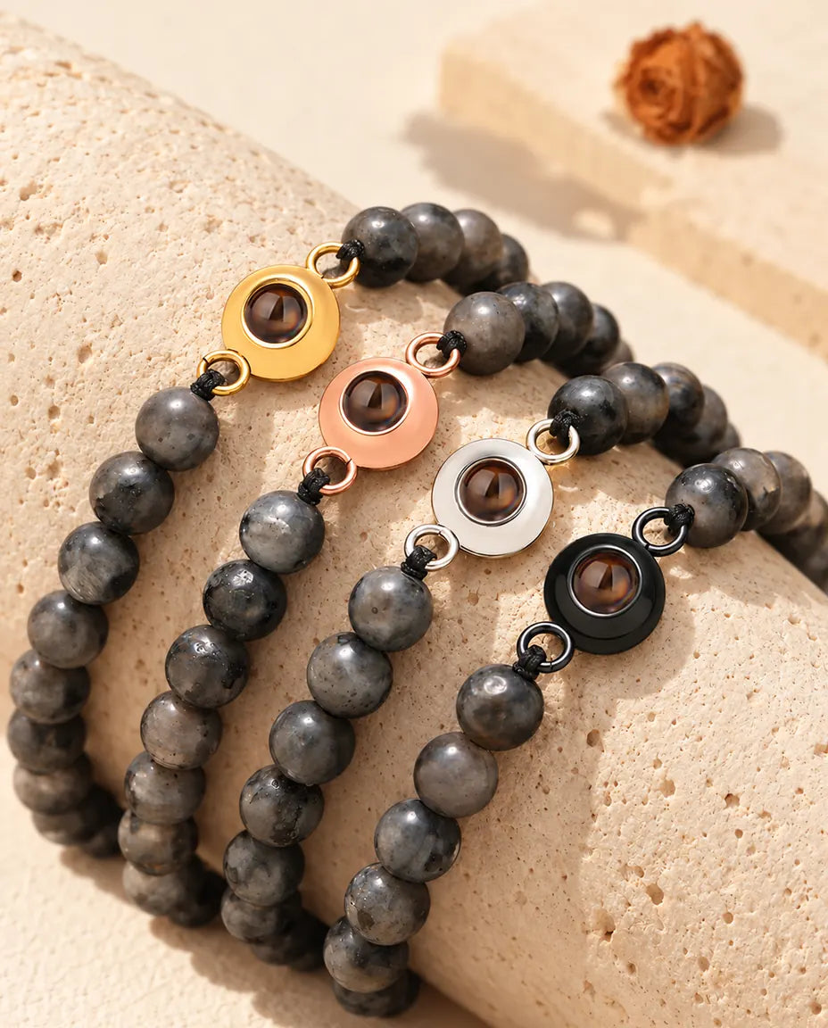 Bracelets de perles gris moucheté avec charm doré, or rose, argenté et noir
