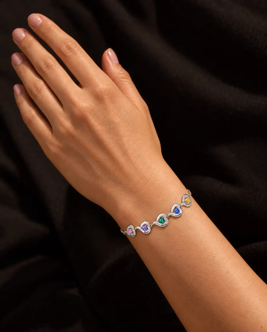 Bracelet Personnalisé Femme - porté au poignet, gros plan