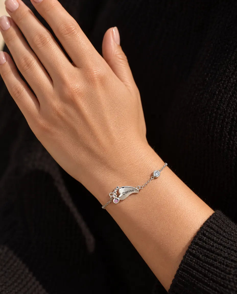 Bracelet Personnalisé Femme - porté au poignet, gros plan