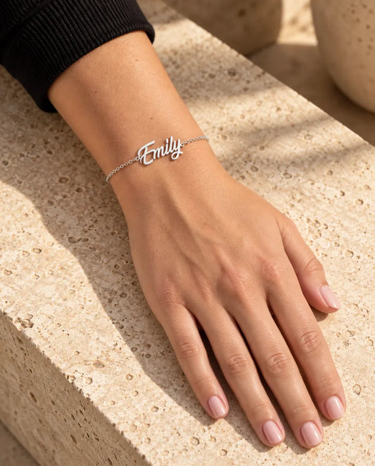 Bracelet Personnalisé Femme - porté par un mannequin