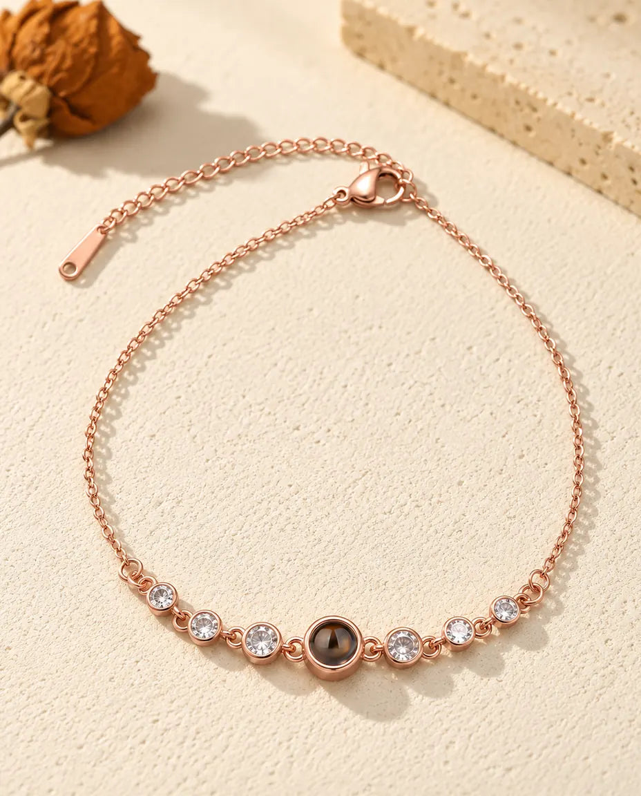 Bracelet photo projection couleur or rose à six pierres serties, fermoir mousqueton et extension