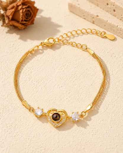 Vue de dessus du bracelet cœur bois de cerf doré avec sa chaîne de rallonge