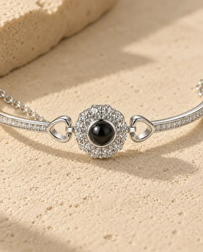 Bracelet Photo Personnalisé - gros plan du pendentif de projection