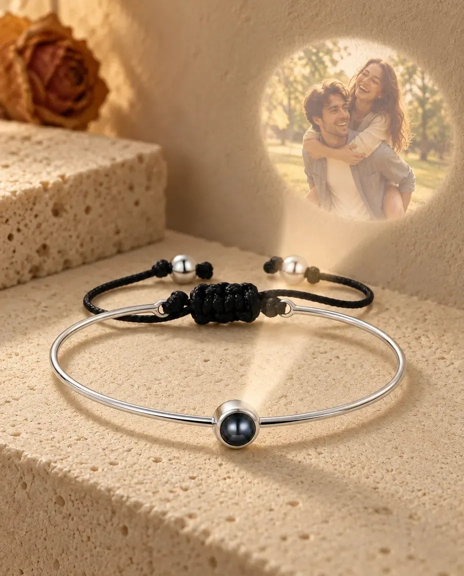 Bracelet Photo Projection Personnalisé avec Photo à l'Intérieur - projette la photo cachée sur un mur