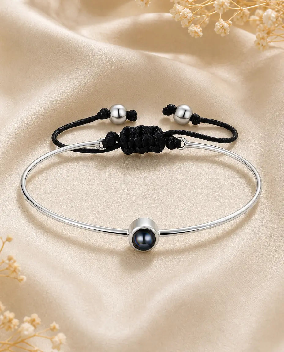 Bracelet Photo Projection Personnalisé avec Photo à l'Intérieur, Jonc Argenté Réglable et Cordon Noir, Cadeau Souvenir pour Elle