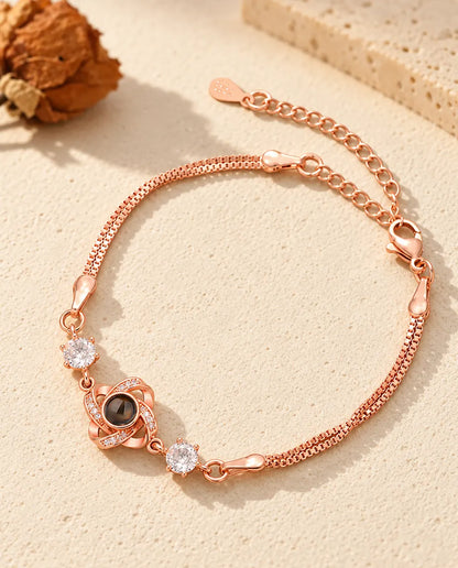Bracelet nœud d'amour couleur or rose avec pierres latérales et double chaîne vénitienne