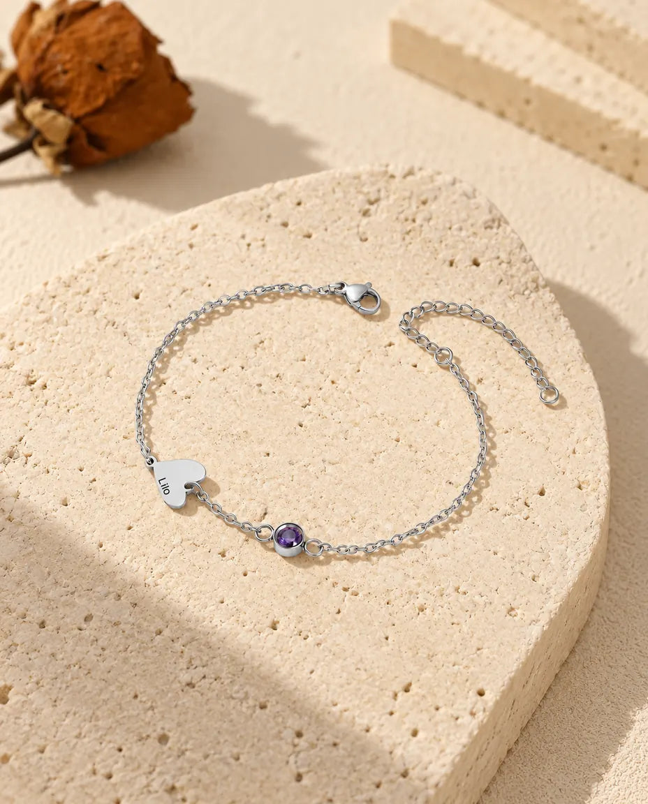Bracelet un prénom : un seul cœur gravé et une pierre de naissance violette