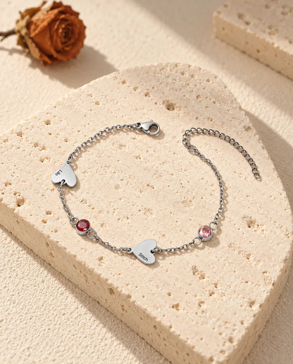 Bracelet deux prénoms avec deux cœurs gravés et deux pierres de naissance