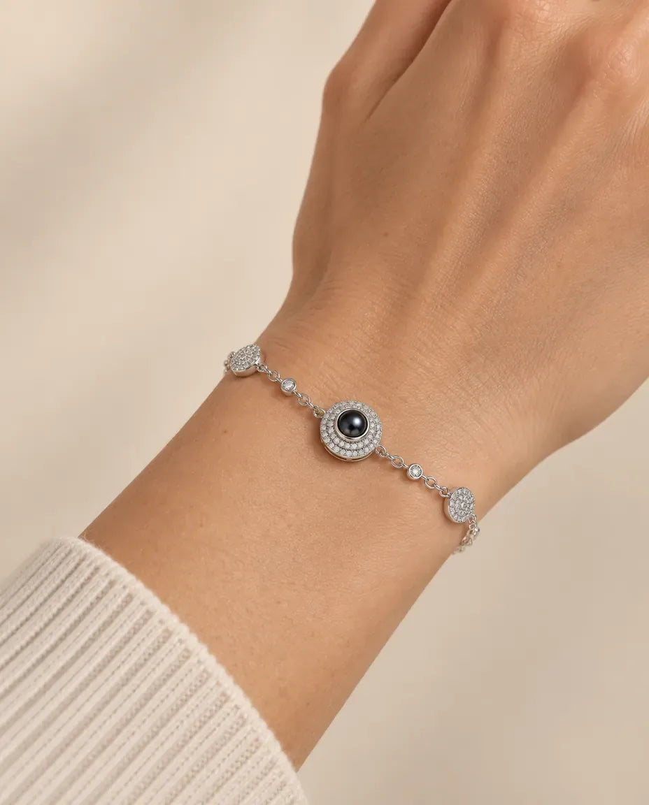 Bracelet Photo - porté par un mannequin