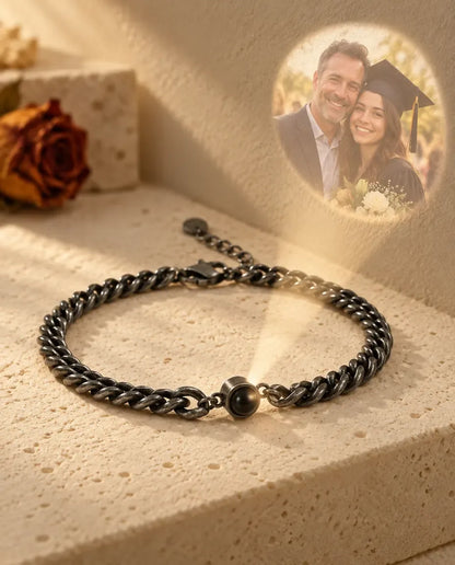 Bracelet Photo Homme - projette la photo cachée sur un mur