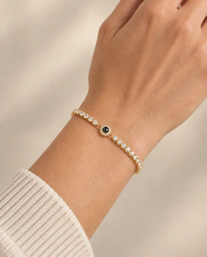 Bracelet Photo Femme - porté par un mannequin