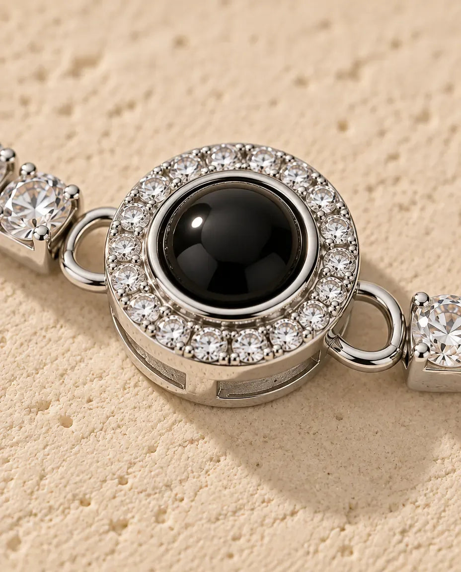 Bracelet Photo Femme - gros plan du pendentif de projection