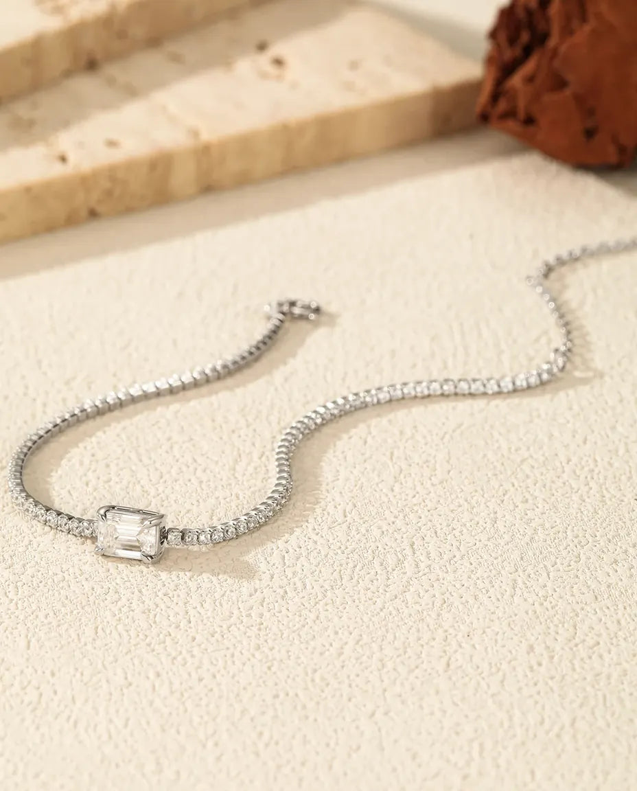 Bracelet tennis moissanite taille émeraude 1 ct – pierre centrale couleur D et ligne de rondes, argent 925