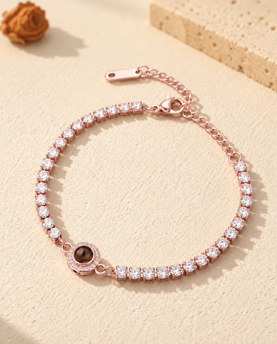 Bracelet tennis couleur or rose à breloque halo, fermoir mousqueton et extension