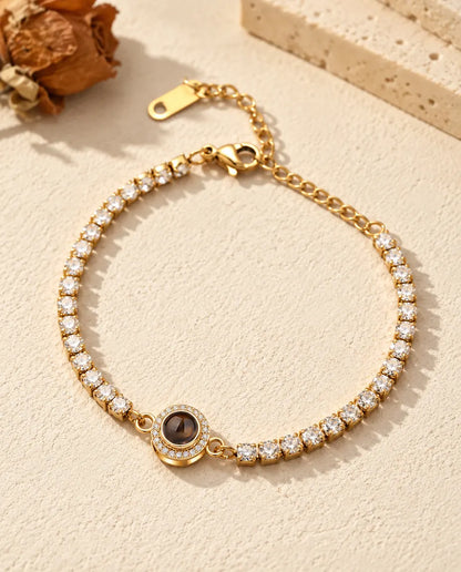 Bracelet tennis doré à breloque halo et rangée continue de zircons