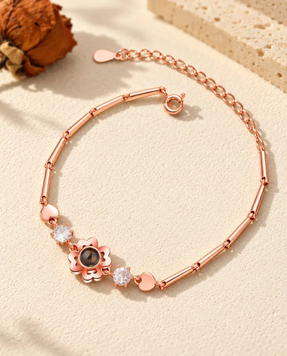 Bracelet trèfle couleur or rose avec zircons et petits maillons en cœur