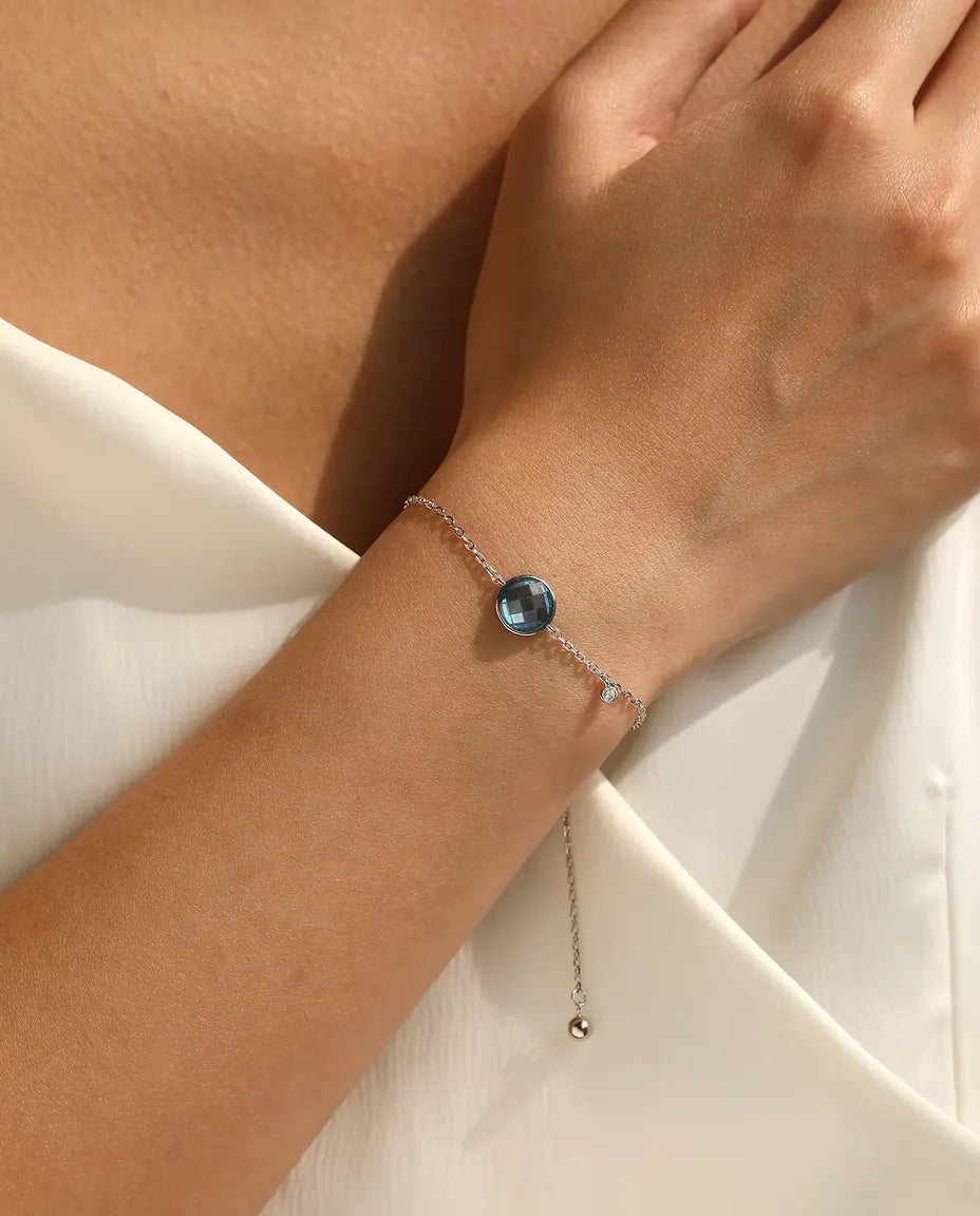 Bracelet à zircon bleu - taille damier 8 mm sur chaîne forçat à fermoir coulissant, argent 925