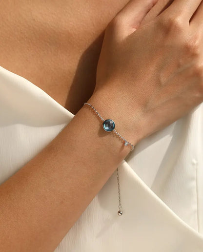 Bracelet à zircon bleu - taille damier 8 mm sur chaîne forçat à fermoir coulissant, argent 925