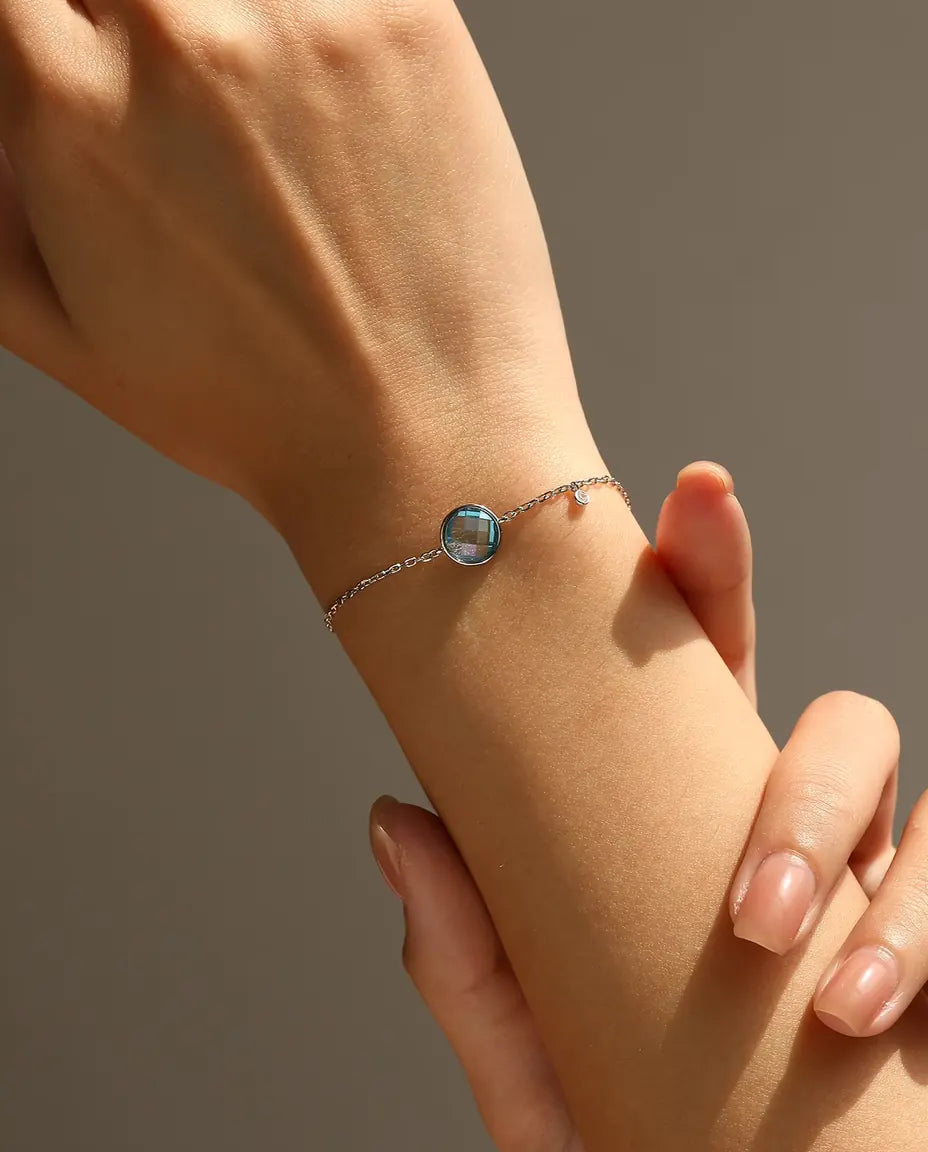 Bracelet à zircon bleu - taille damier 8 mm sur chaîne forçat à fermoir coulissant, argent 925