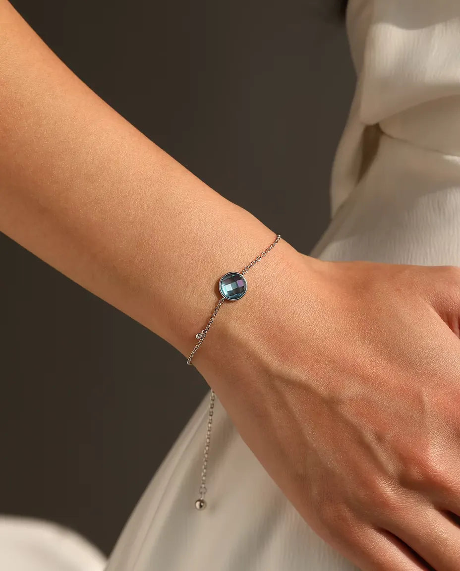Bracelet à zircon bleu - taille damier 8 mm sur chaîne forçat à fermoir coulissant, argent 925
