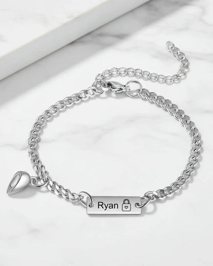 Bracelets Couple – Cadenas et Clé Magnétiques, chaîne gourmette avec plaques gravées, cadeau pour couple, lot de 2