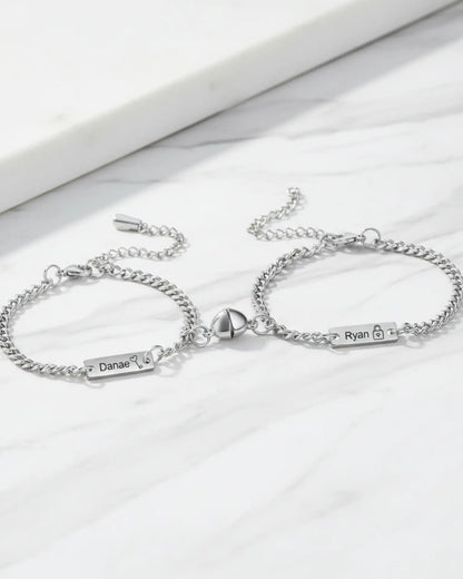 Bracelets Couple – Cadenas et Clé Magnétiques, chaîne gourmette avec plaques gravées, cadeau pour couple, lot de 2
