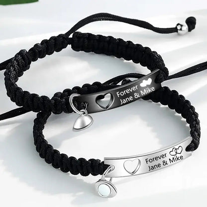 Bracelets Couple – Duo Gravé Noir et Argenté en Acier Inoxydable, Lot de 2, Cadeau d'Anniversaire pour Lui et Elle