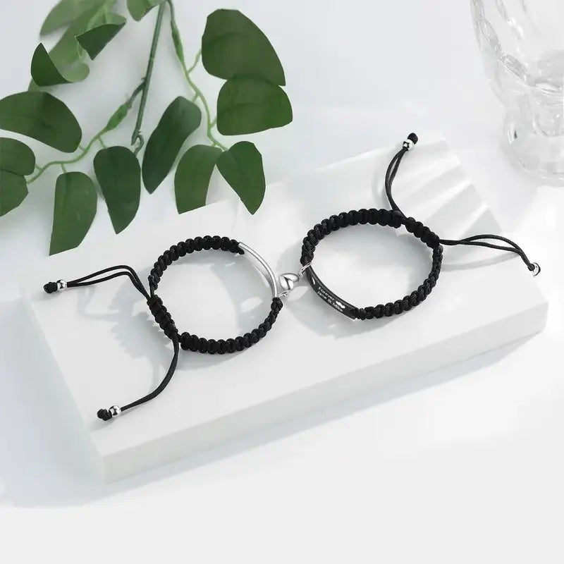 Bracelets Couple – Duo Gravé Noir et Argenté en Acier Inoxydable, Lot de 2, Cadeau d'Anniversaire pour Lui et Elle
