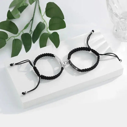 Bracelets Couple – Duo Gravé Noir et Argenté en Acier Inoxydable, Lot de 2, Cadeau d'Anniversaire pour Lui et Elle