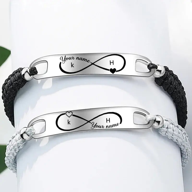 Bracelets Couple – Symbole Infini avec Initiale et Prénom, Acier Inoxydable, Lot de 2 Assortis, Cadeau Anniversaire