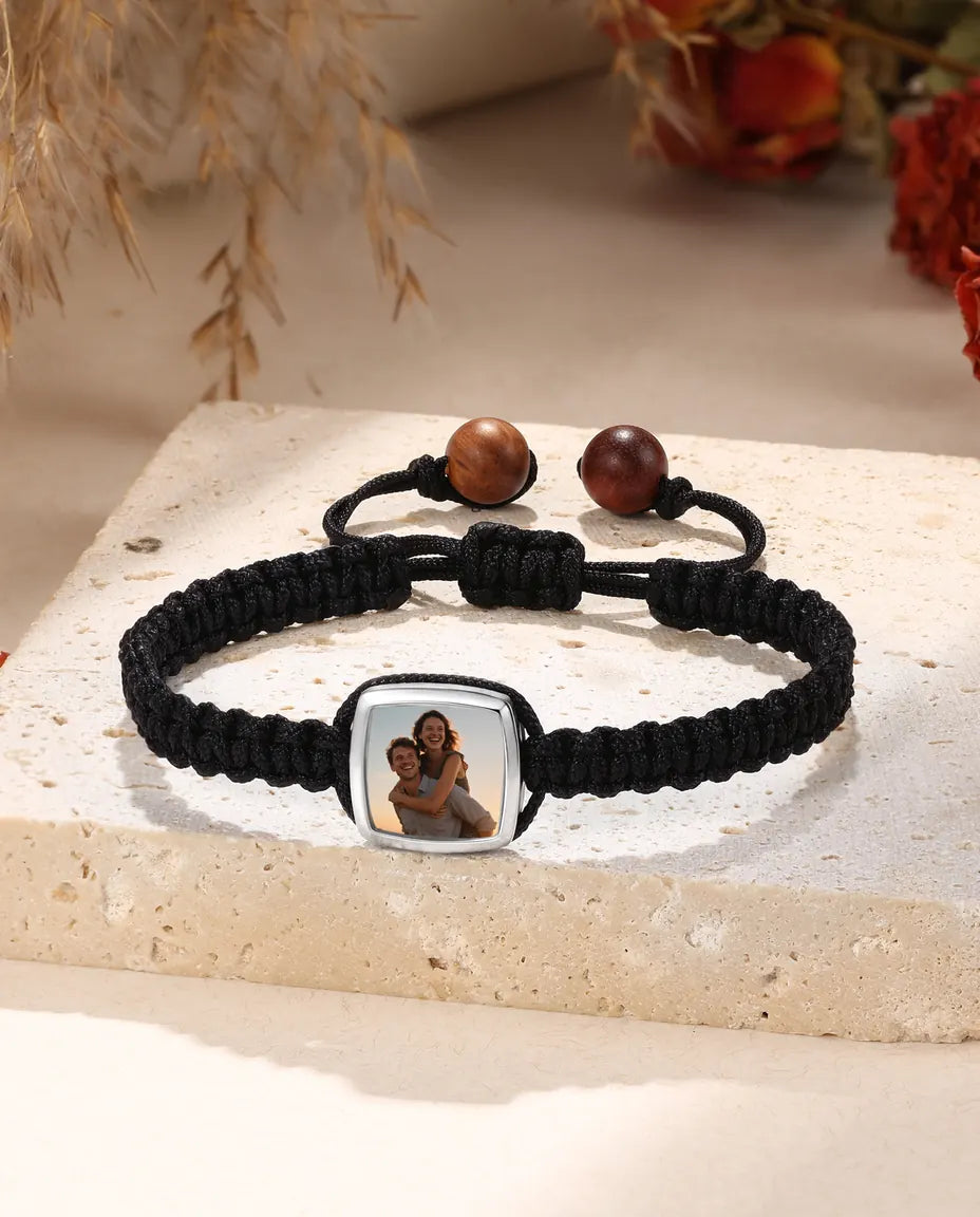 Bracelets de Couple Personnalisés avec Photo – Duo de Bracelets Tressés Noir & Blanc avec Gravure, Cadeau pour Couples