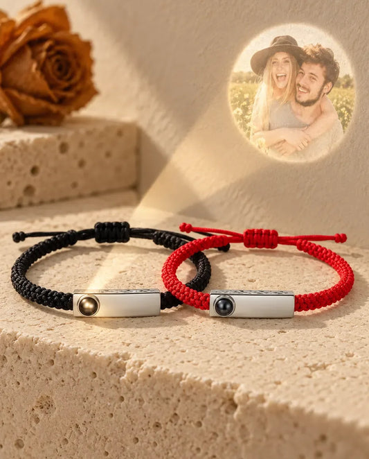 Bracelet Gravé - projette la photo cachée sur un mur