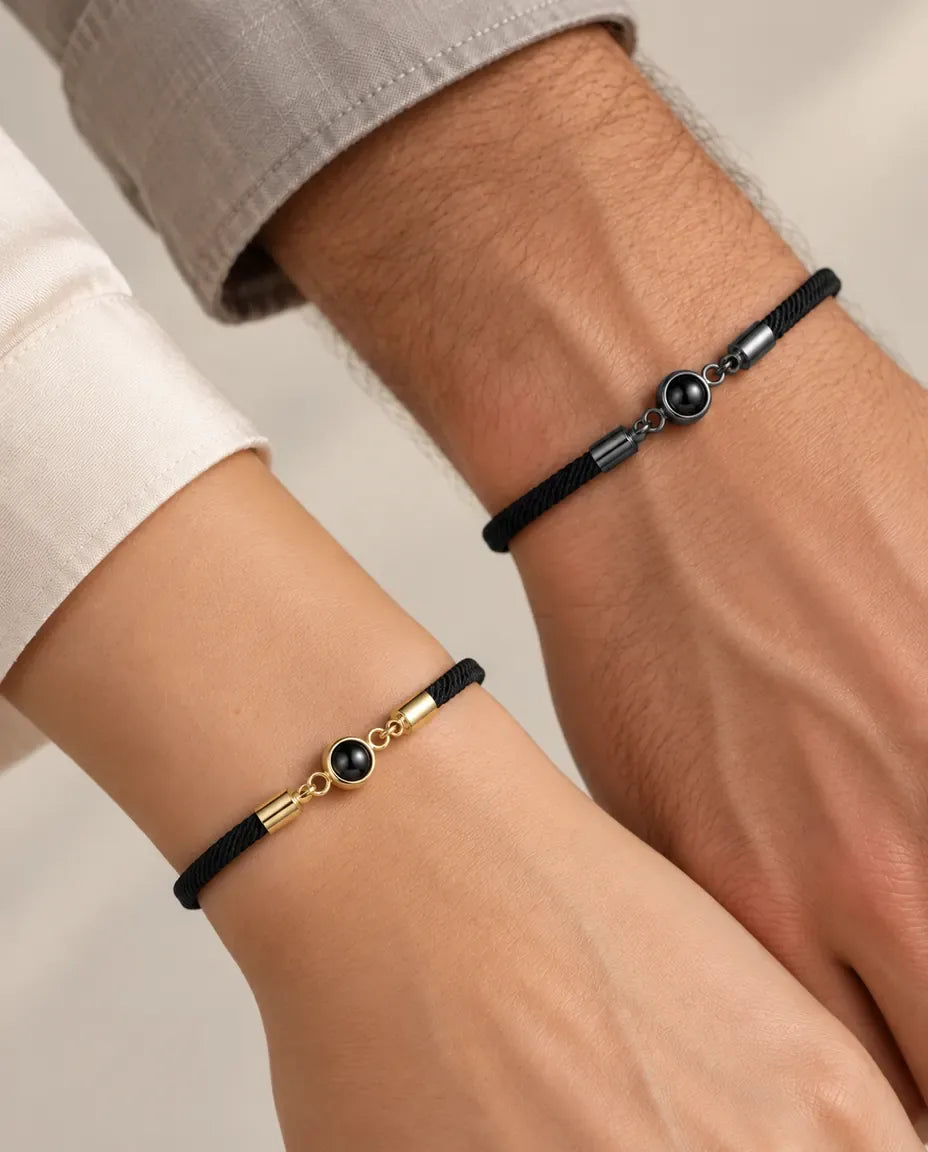 Bracelets Couple - portés par un couple