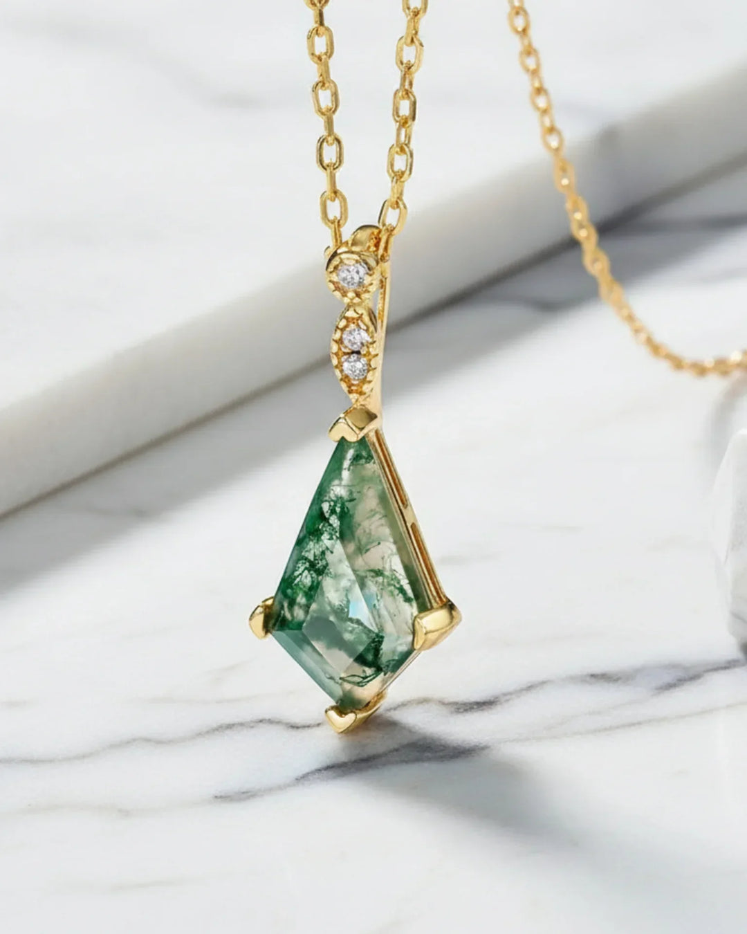 Collier Agate Mousse – Pendentif Cerf-Volant Plaqué Or 10K sur Argent 925, Bélière Zircons, Pierre Verte, Cadeau pour Elle