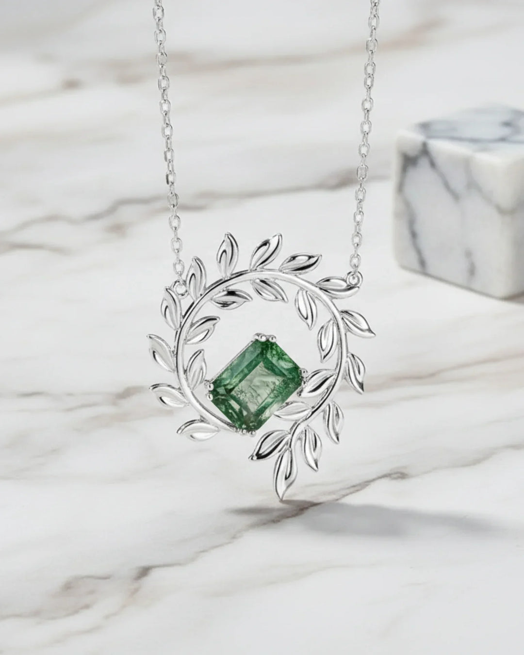 Collier Agate Mousse – Pendentif Couronne de Feuilles, Taille Émeraude, Argent 925, Pierre Verte, Cadeau pour Elle