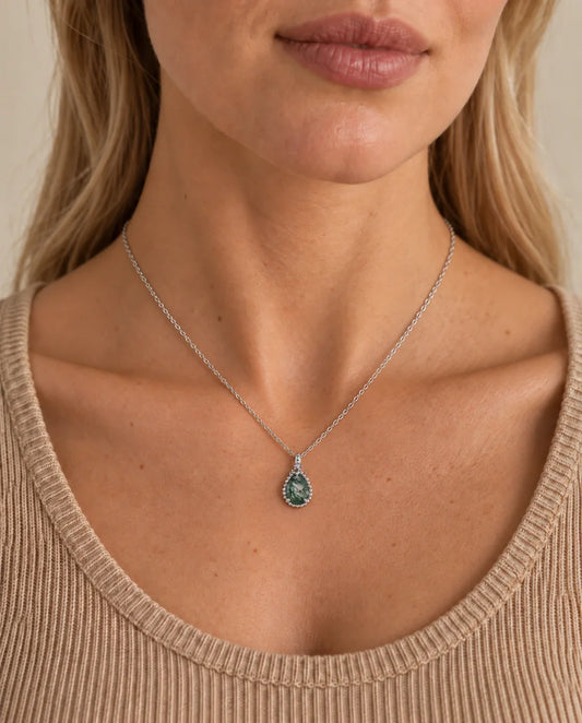Collier Agate Mousse - porté par un mannequin