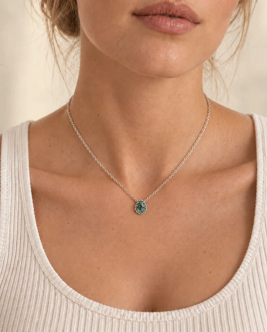 Collier Agate Mousse - porté par un mannequin